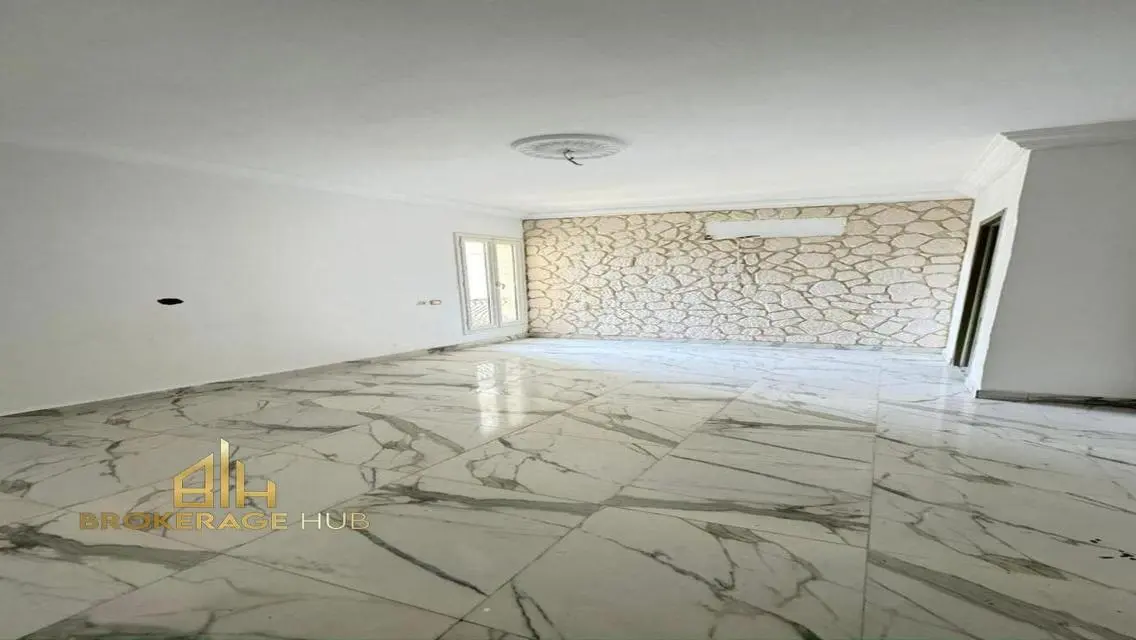 شقة بالمطبخ  فيو على الجاردن للايجار في هايد بارك