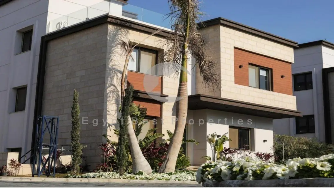 cheap townhouse for sale in new cairo over 10 ys