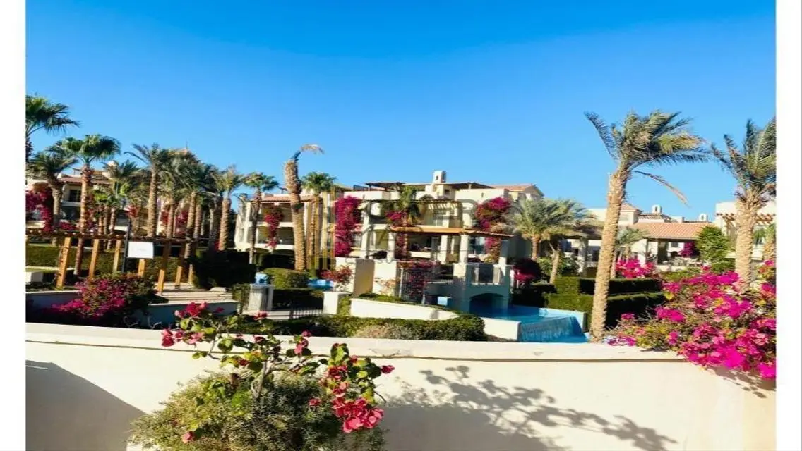 شاليه غرفه نوم/ تشطيب كامل/ pool view / تقسيط 6 س