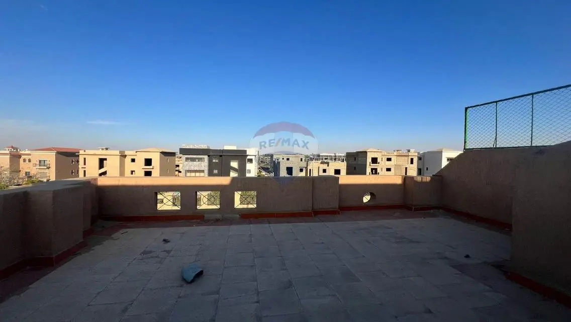 للبيع تاون كورنر قطامية جاردنز - التجمع
