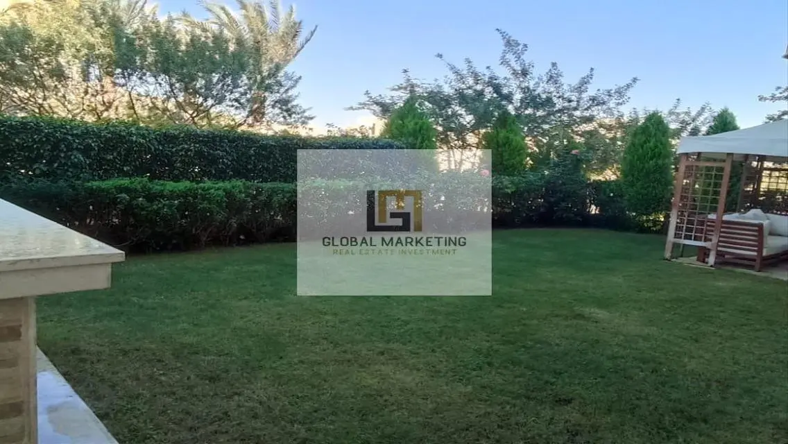 Duplex with hotel garden for rent in Eastown