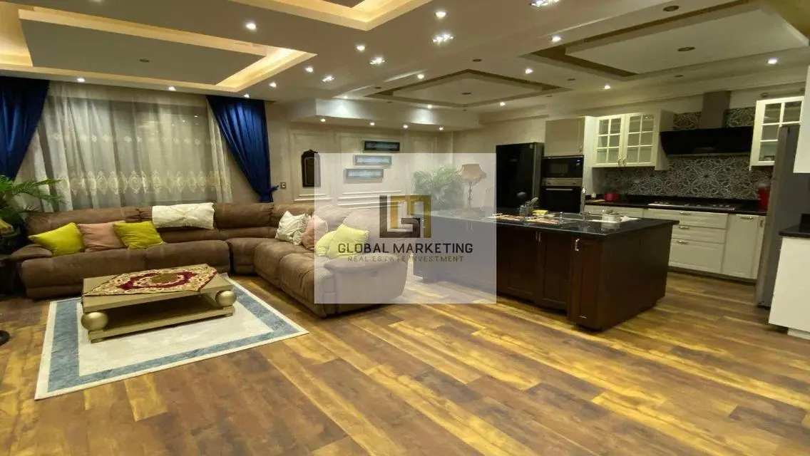 Duplex with hotel garden for rent in Eastown