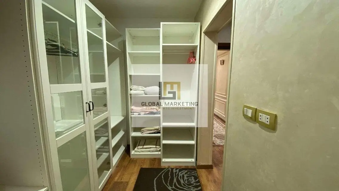 Duplex with hotel garden for rent in Eastown