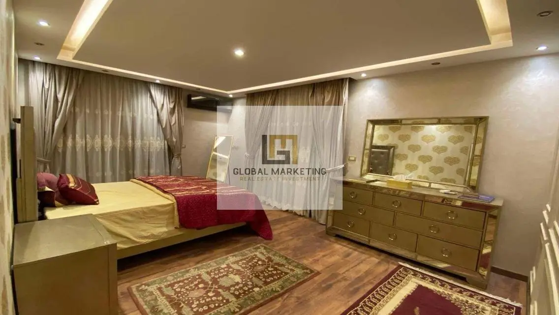 Duplex with hotel garden for rent in Eastown