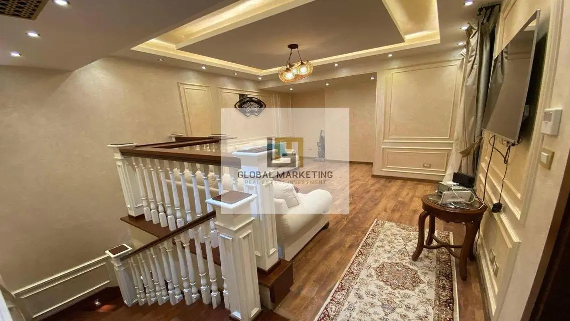Duplex with hotel garden for rent in Eastown