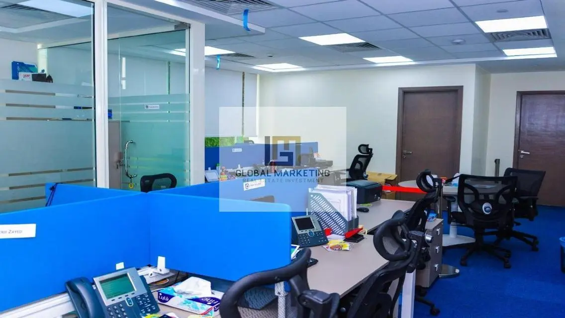 مكتب متشطب للإيجار 400م على التسعين الجنوبي