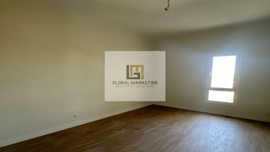 aprt 4 rent in Mivida overlooking the lake