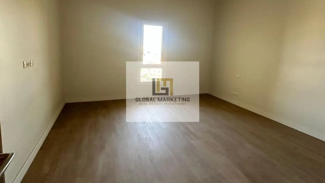 aprt 4 rent in Mivida overlooking the lake
