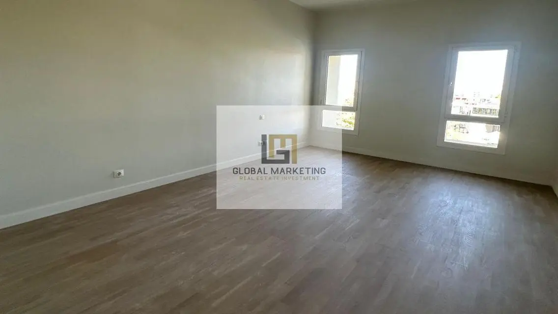 aprt 4 rent in Mivida overlooking the lake