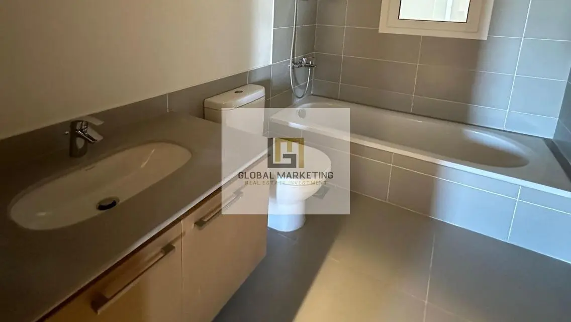 aprt 4 rent in Mivida overlooking the lake