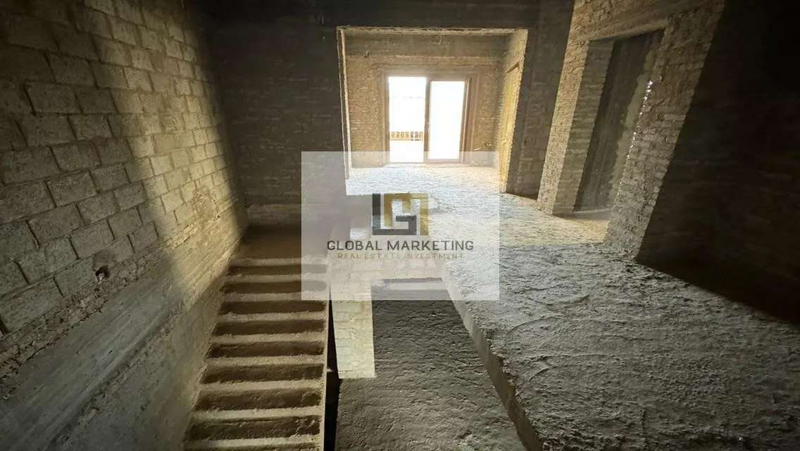 Villa 4 Sale in Mivida under market price