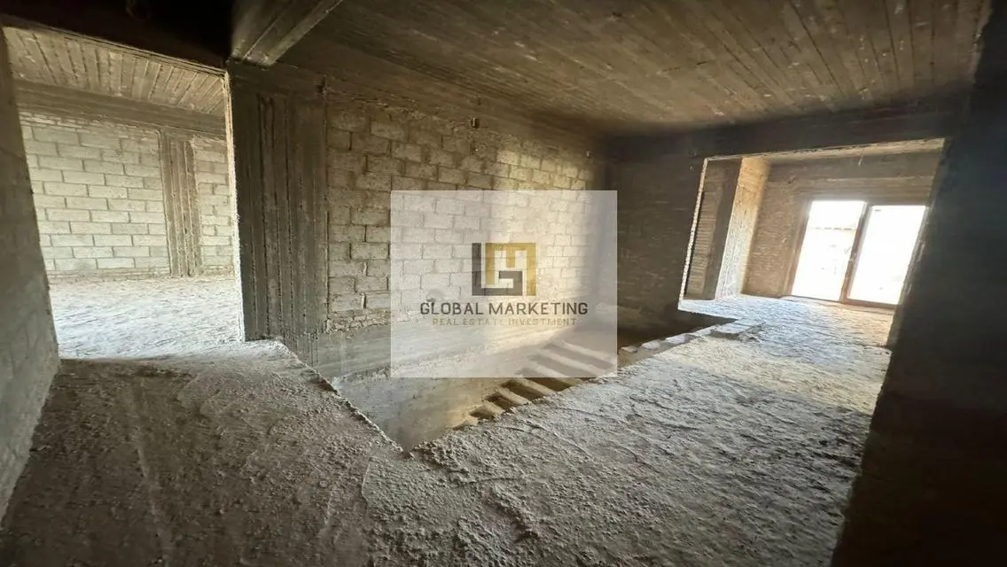 Villa 4 Sale in Mivida under market price