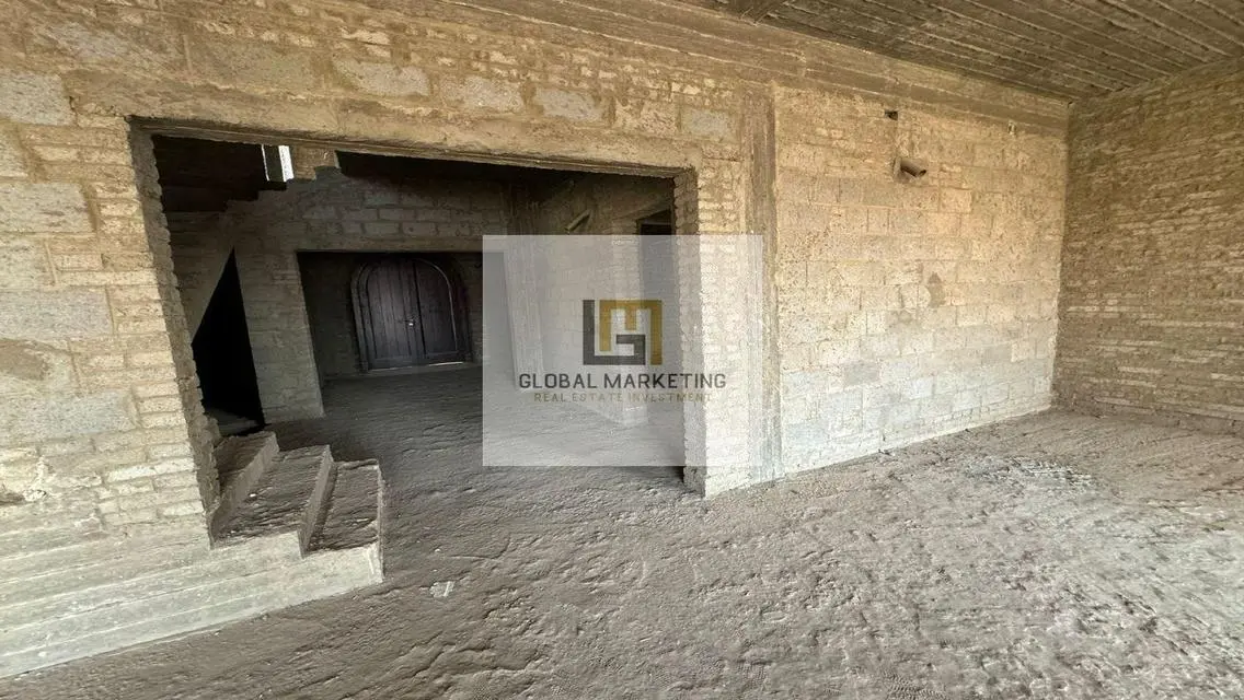 Villa 4 Sale in Mivida under market price