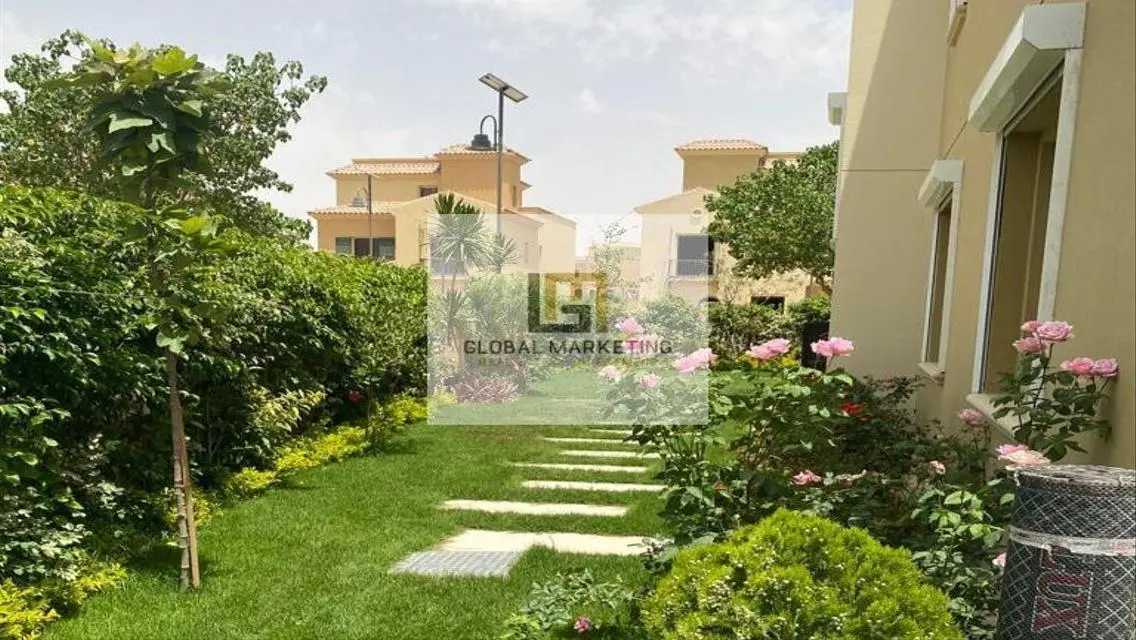 Villa 4 Sale in Mivida under market price