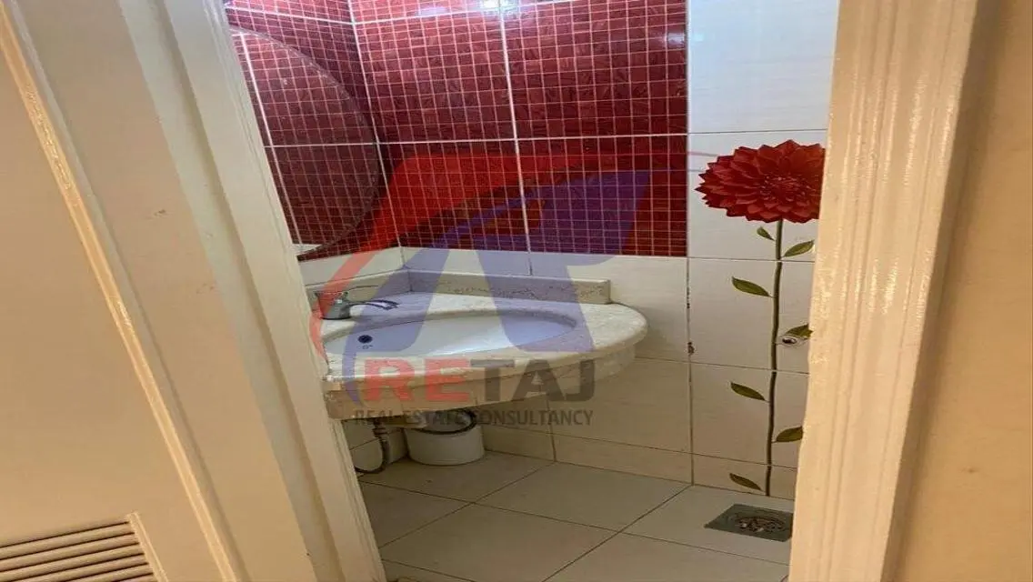 شقة مميزة للبيع في المنطقة الاولي بجانب جنينة مول.