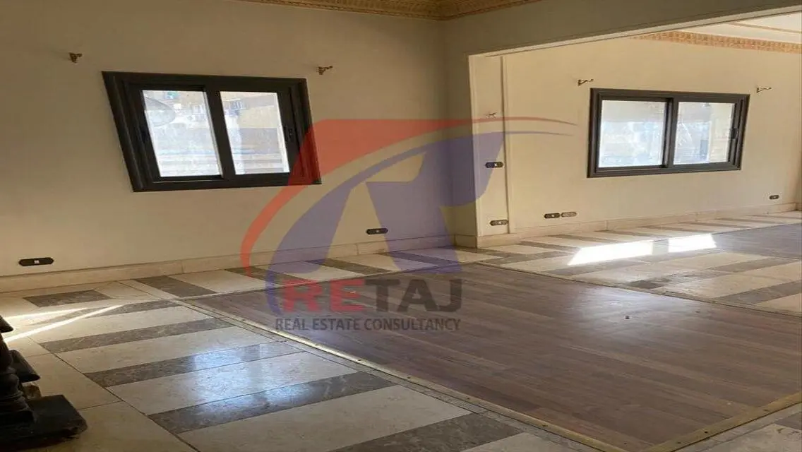 شقة مميزة للبيع في المنطقة الاولي بجانب جنينة مول.