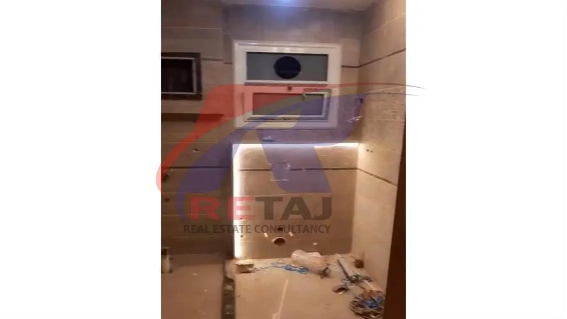 شقه للبيع في المنطقه العاشره امام البعوث الاسلاميه