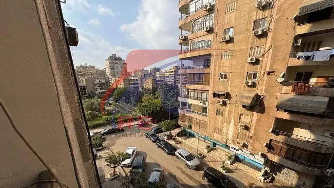 شقة مميزة للبيع في مكرم عبيد خلف السراج مول      .