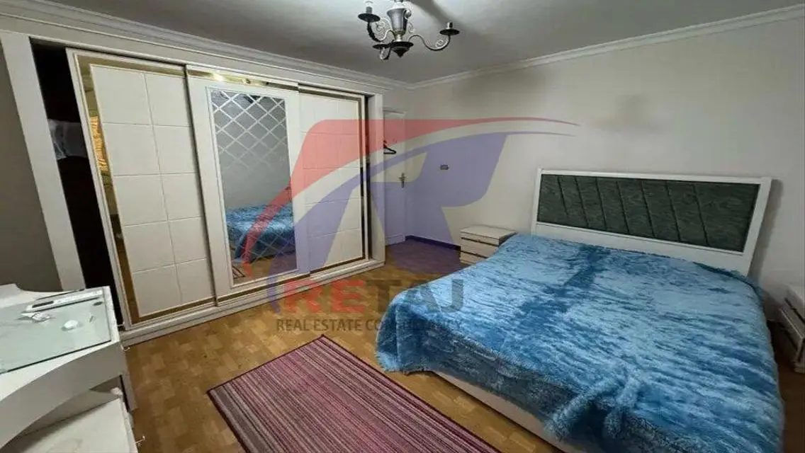 شقة مميزة للبيع في مكرم عبيد خلف السراج مول      .