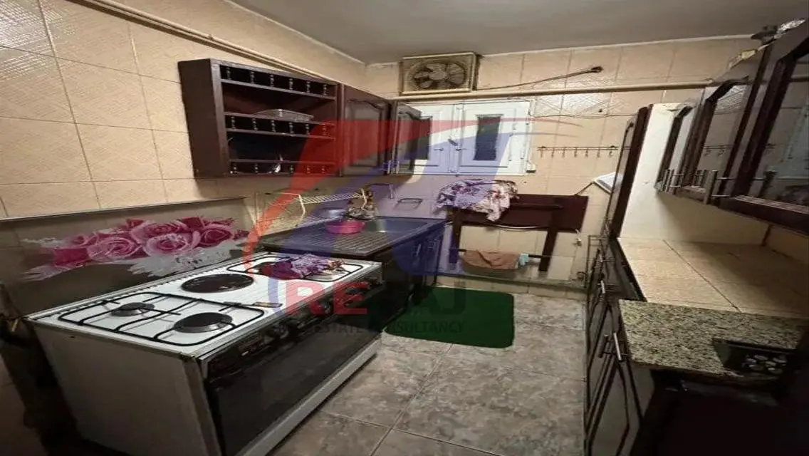 شقة مميزة للبيع في مكرم عبيد خلف السراج مول      .