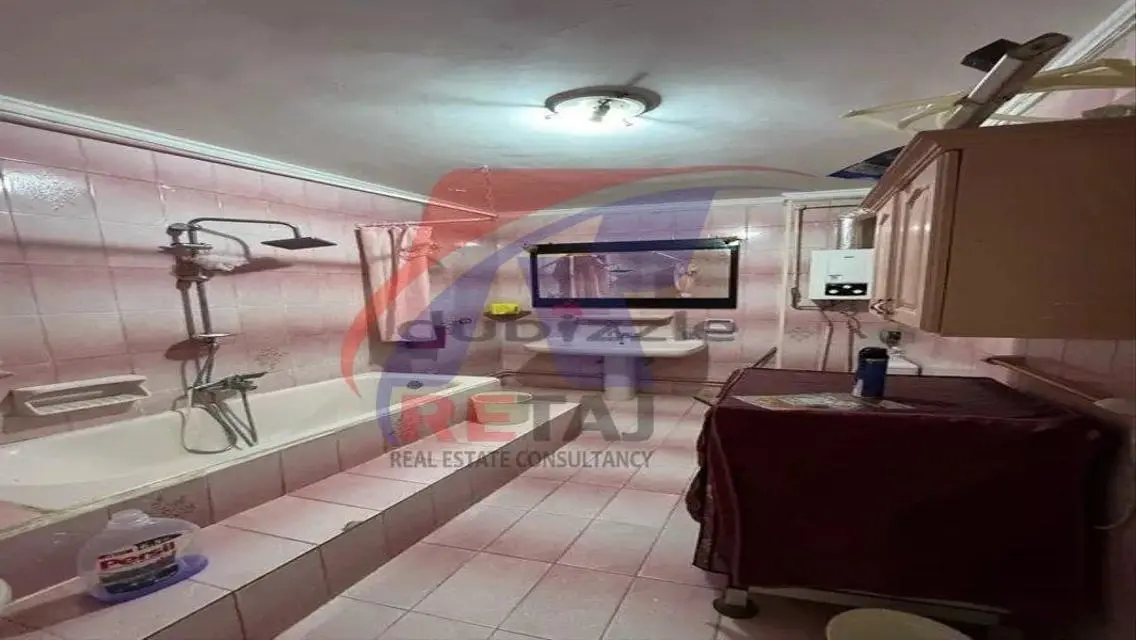 شقة مميزة للبيع في مكرم عبيد خلف السراج مول      .