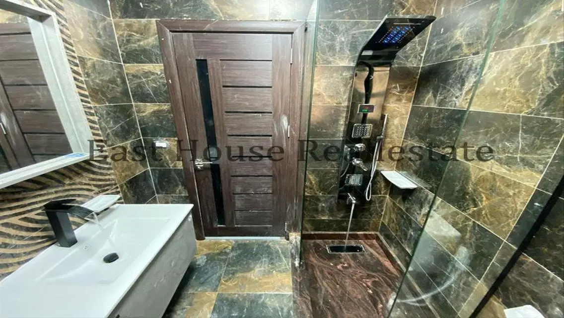 للبيع لقطه شقه فندقيه في اميز مواقع مدينتي B2