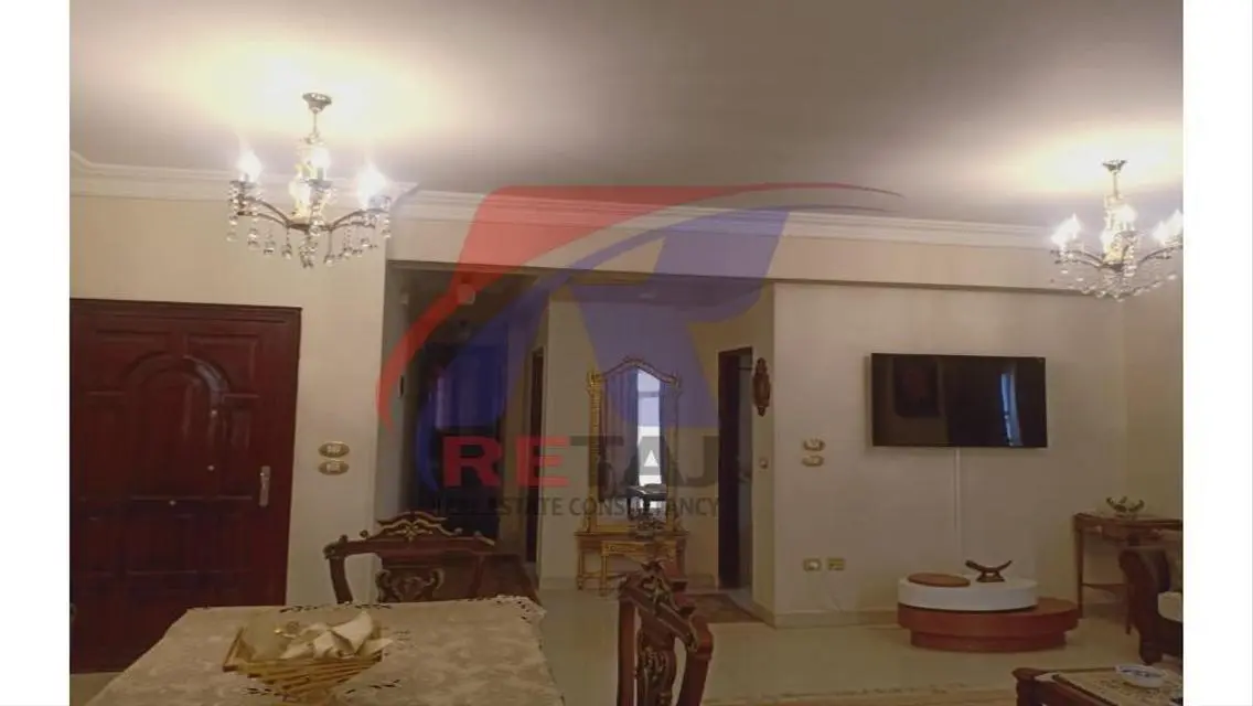 شقه في فيلا للايجار المفروش علي محور السادات     .