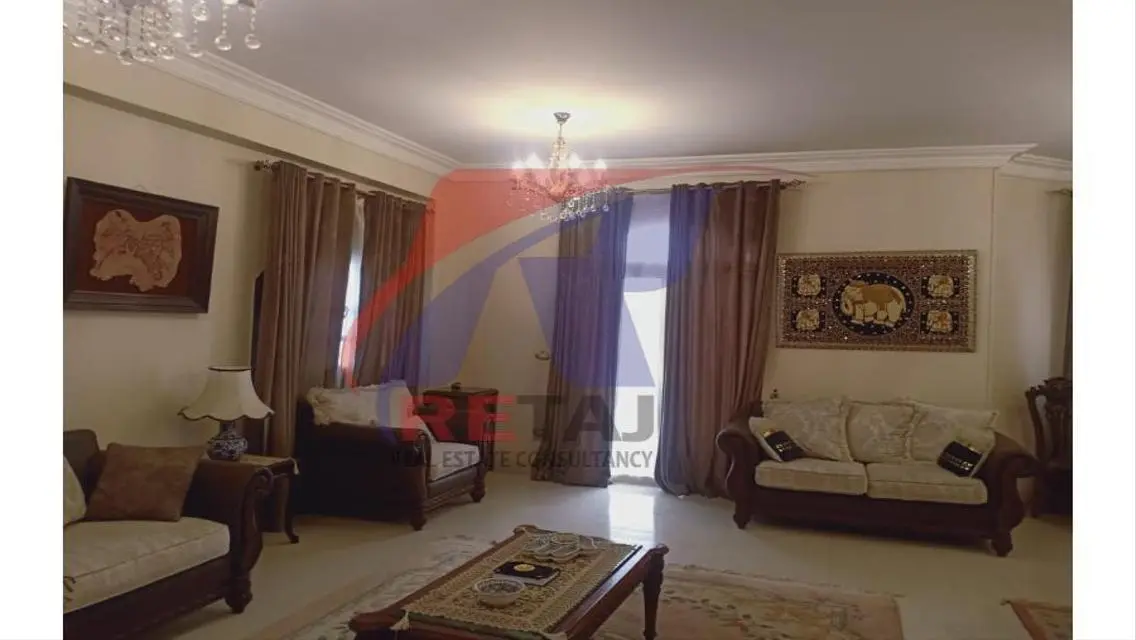 شقه في فيلا للايجار المفروش علي محور السادات     .