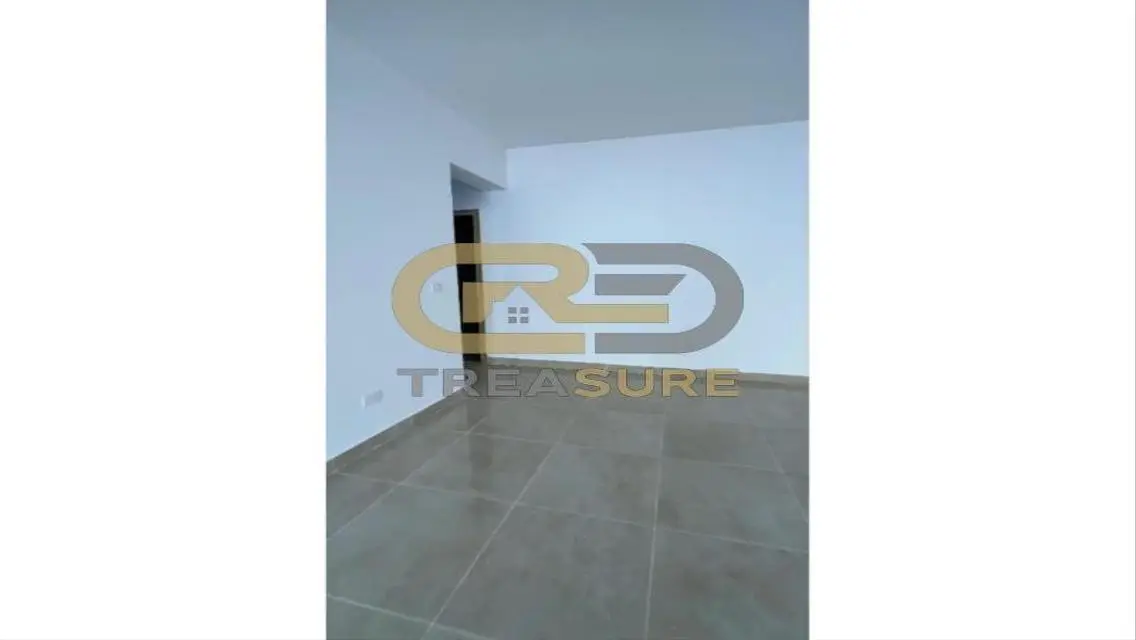 شقة بجاردن سوبر لوكس بالتكيفات للبيع في فيفث سكوير