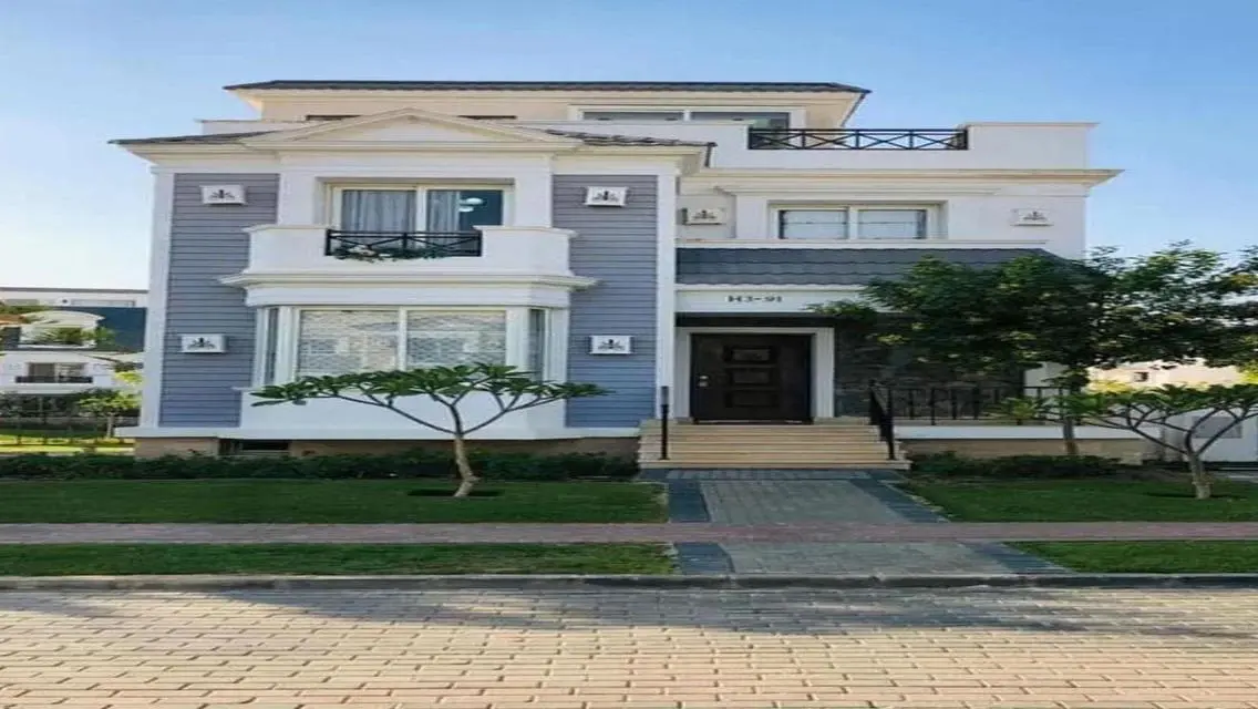 Super luxury villa prime location in October Park
