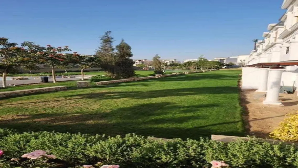 Super luxury villa prime location in October Park