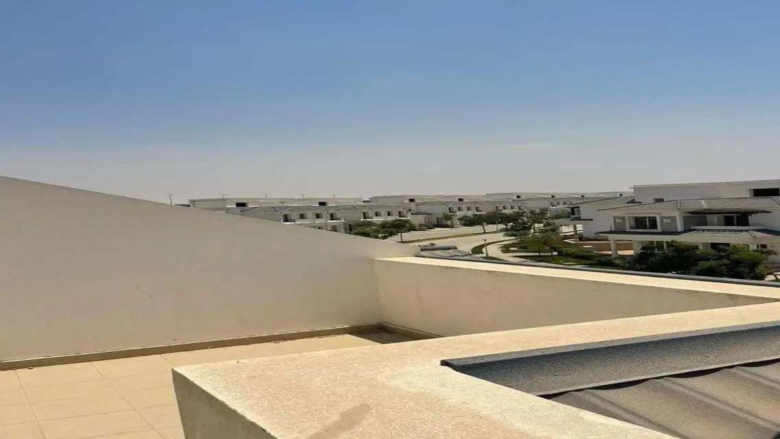 Super luxury villa prime location in October Park