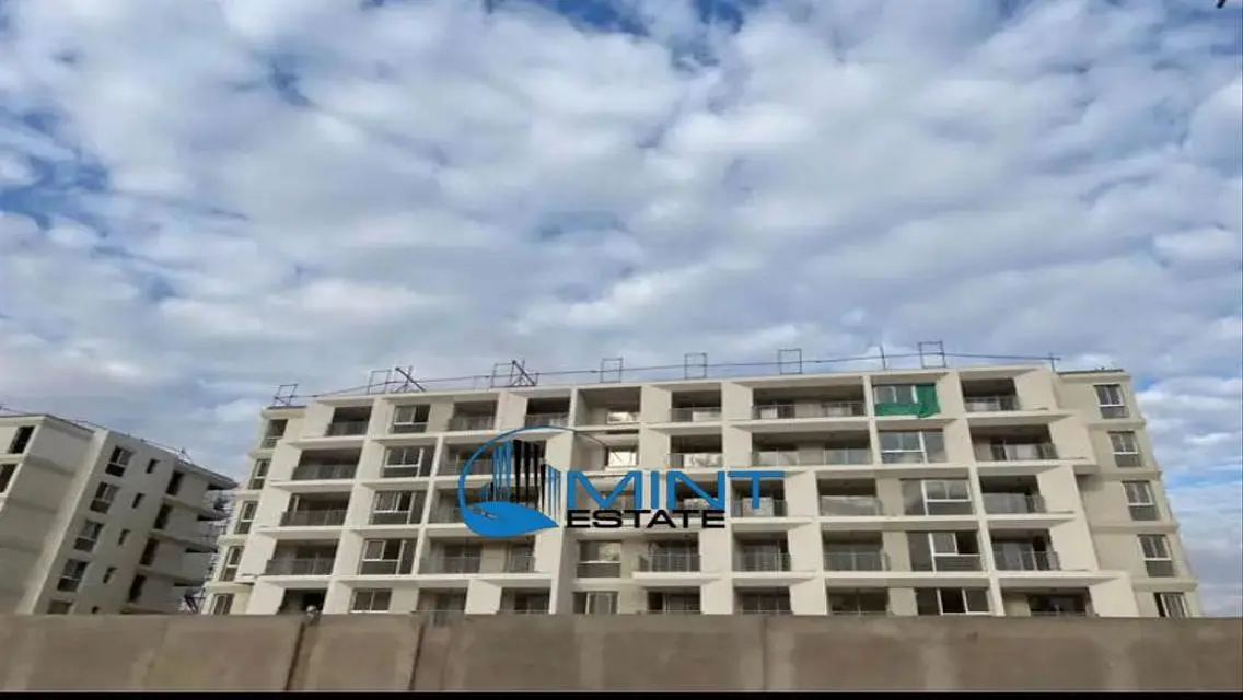 شقة مطلة على كلوب هاوس في كايرو جيت