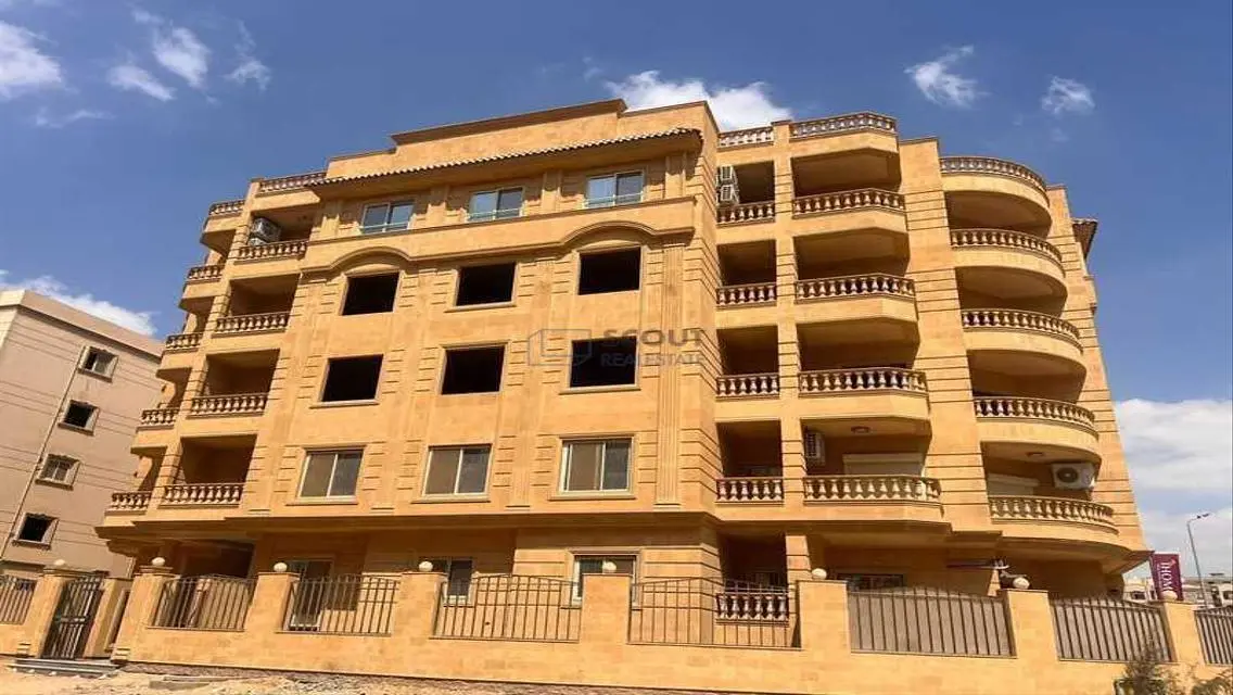 شقة للبيع استلام فوري نصف تشطيب في اللوتس الشمالية