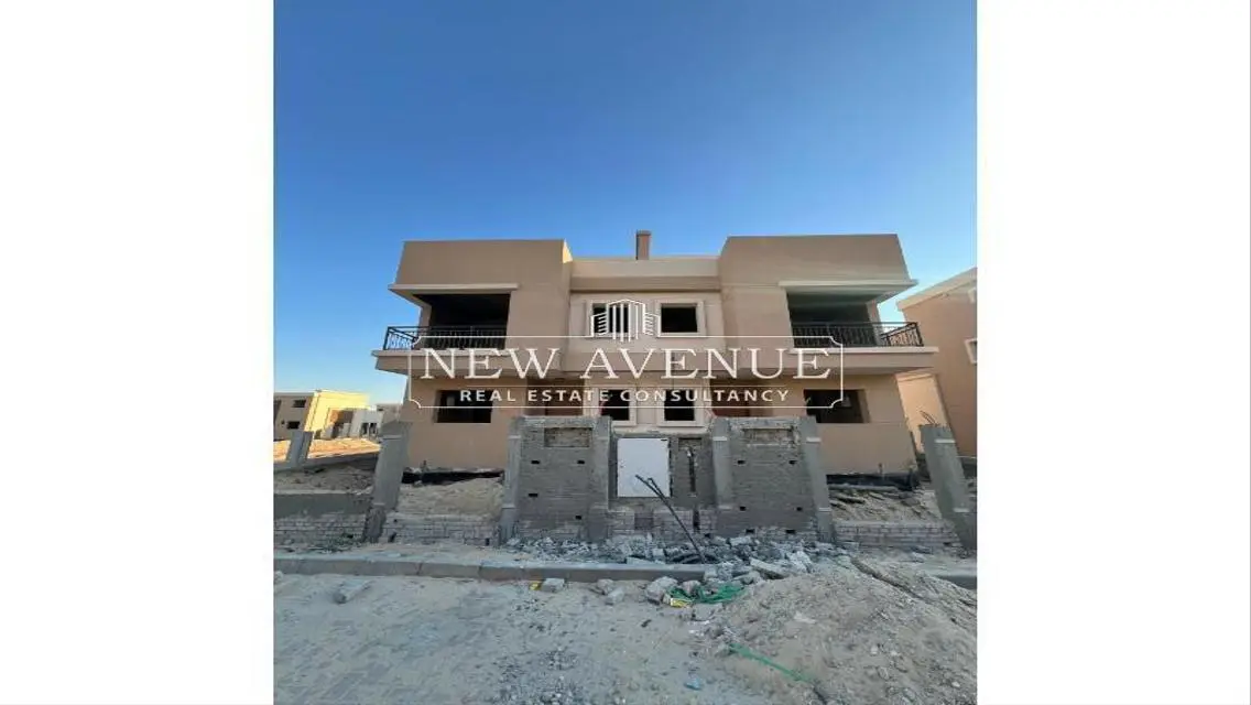 Lowest price - Villa ready to move prime Location