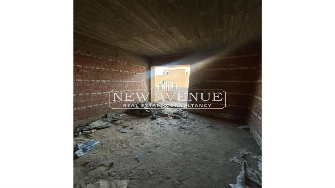 Lowest price - Villa ready to move prime Location