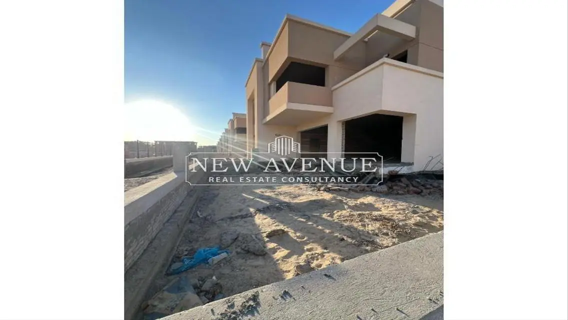 Lowest price - Villa ready to move prime Location