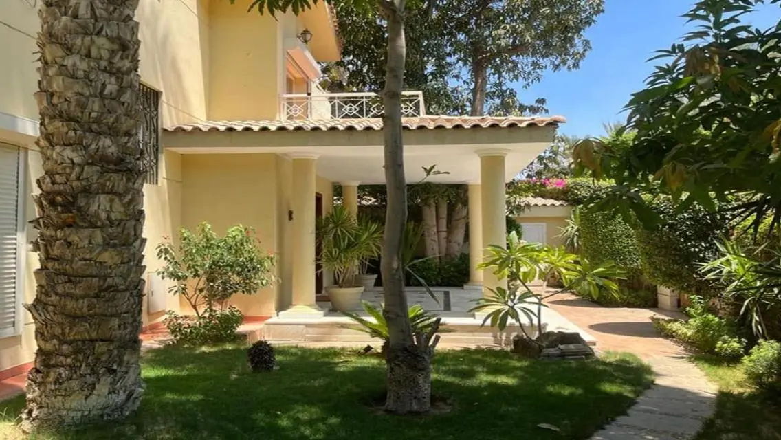 Villa with 250 sqm Garden in New Cairo 10Yrs Inst
