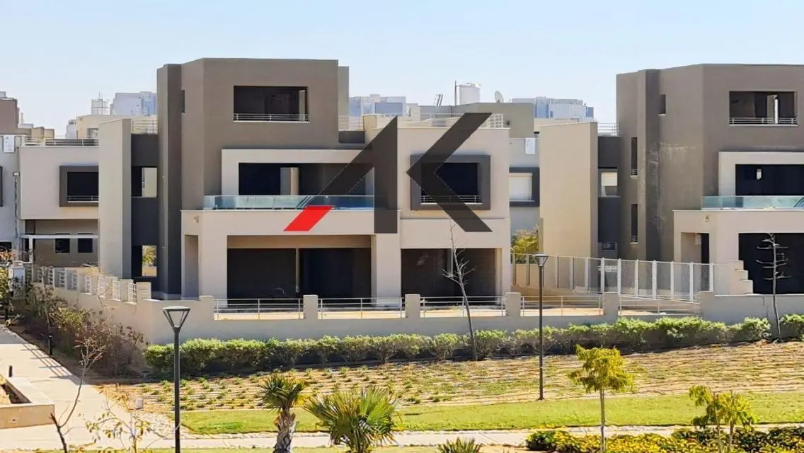 فيلا مستقلة للبيع في بالم هيلز قطامية اكستنيشن