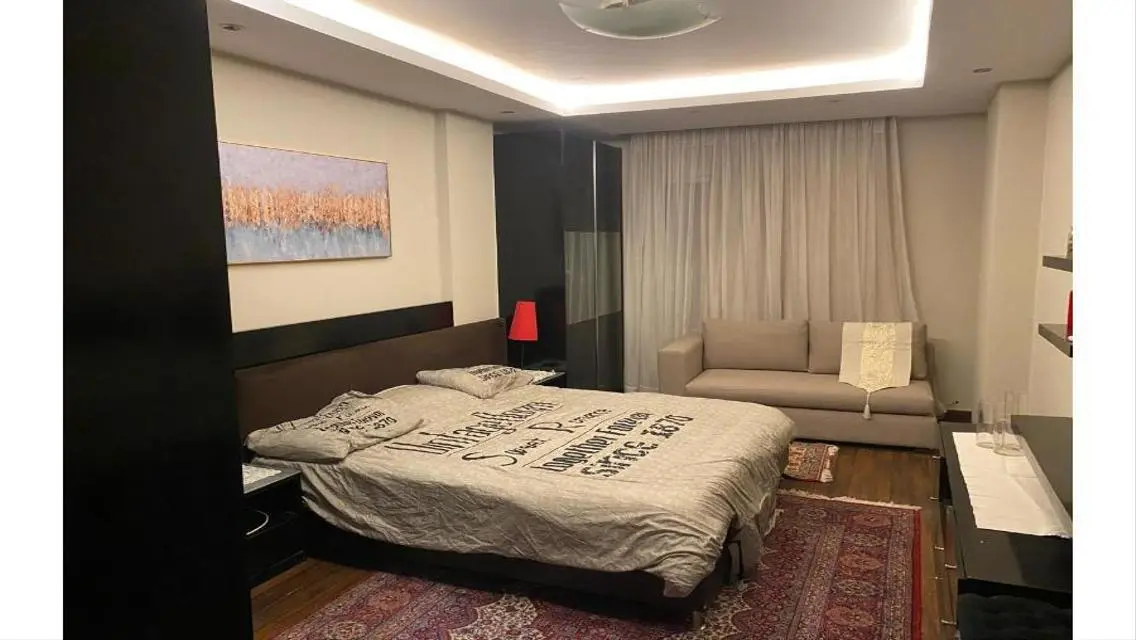 شقةمميزة مجهزه بالكامل الفرش والاجهزه بقرب الخدمات