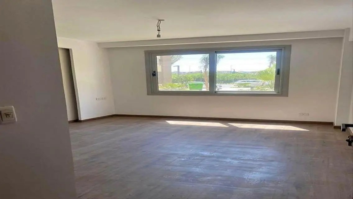 Luxury Apartment for Sale with Stunning Lake View