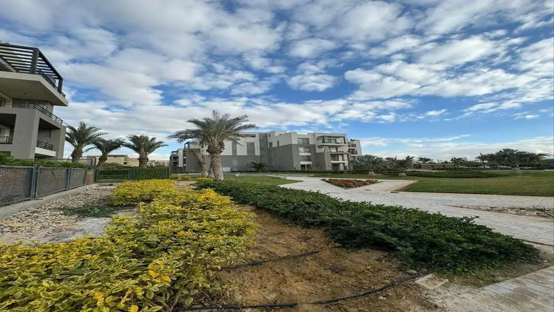 Luxury Apartment for Sale with Stunning Lake View