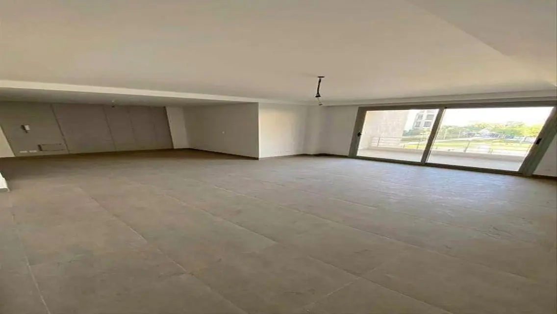 Luxury Apartment for Sale with Stunning Lake View