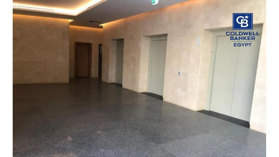 عيادة لقطة بالتكييفات بسعر مميز جدا بأفضل موقع