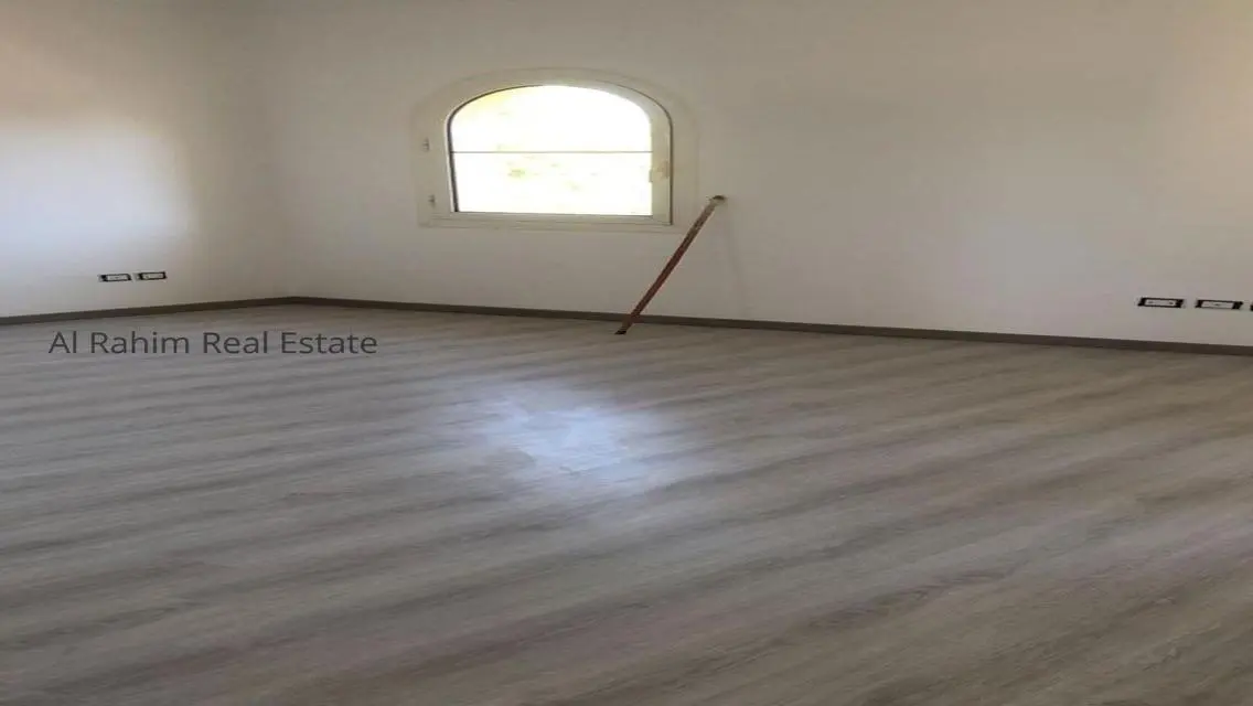 فيلا في مدينتي 883م تطل علي الجولف مباشرة للايجار
