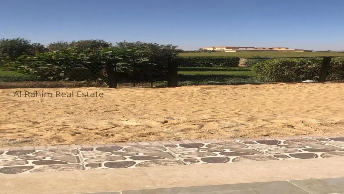 فيلا في مدينتي 883م تطل علي الجولف مباشرة للايجار