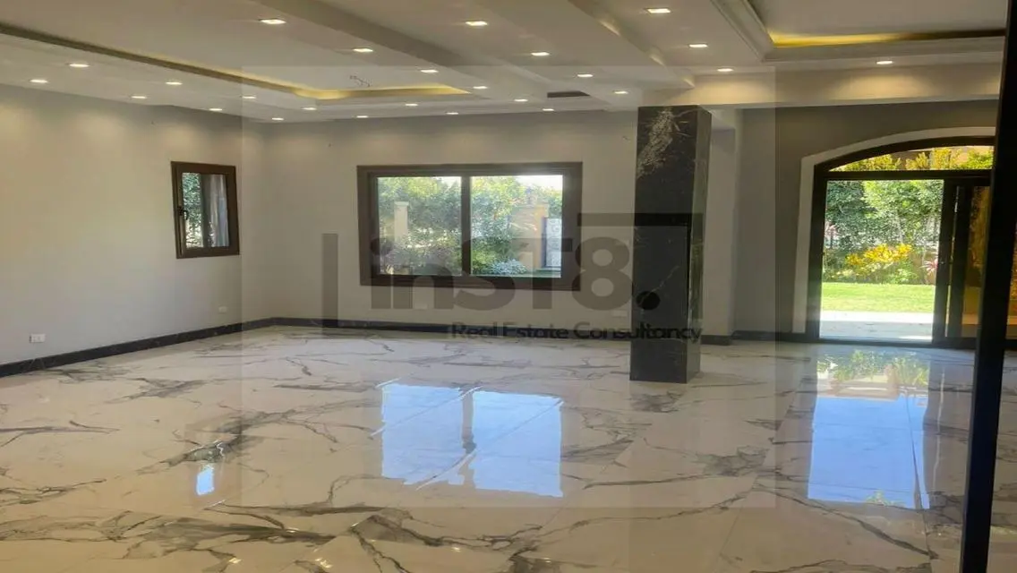 فيلا مميزة للبيع في موقع ممتاز بمساحة 355 متر