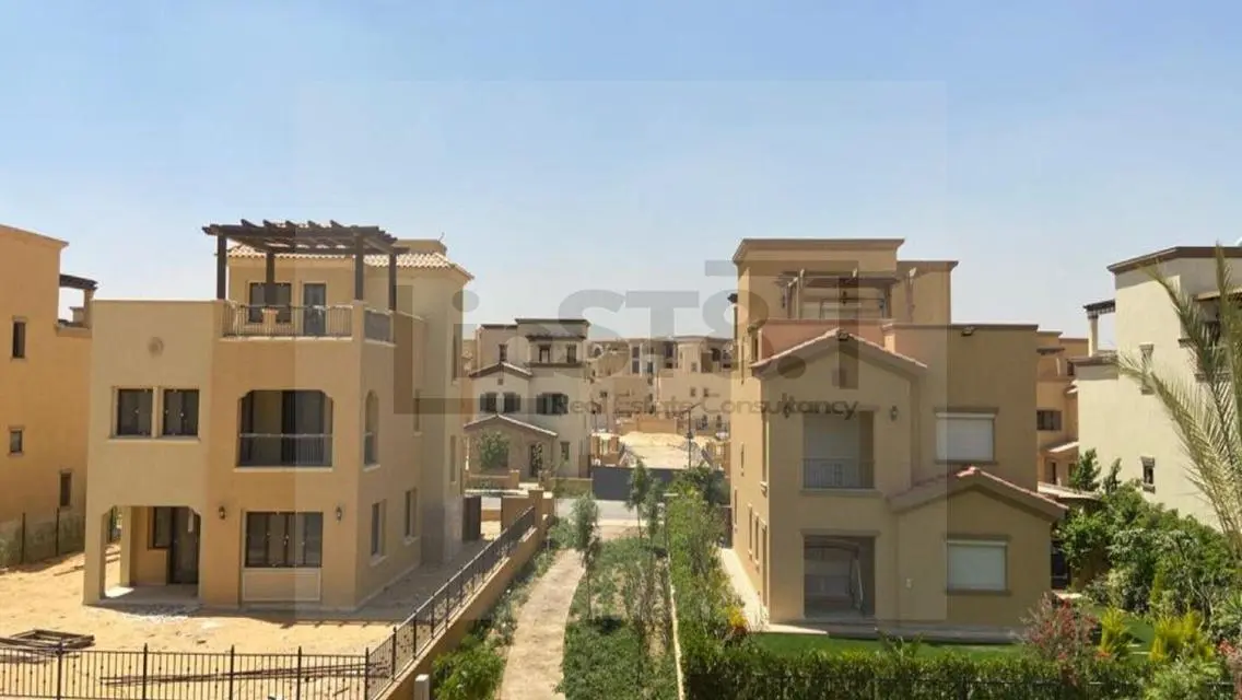 فيلا مميزة للبيع في موقع ممتاز بمساحة 355 متر