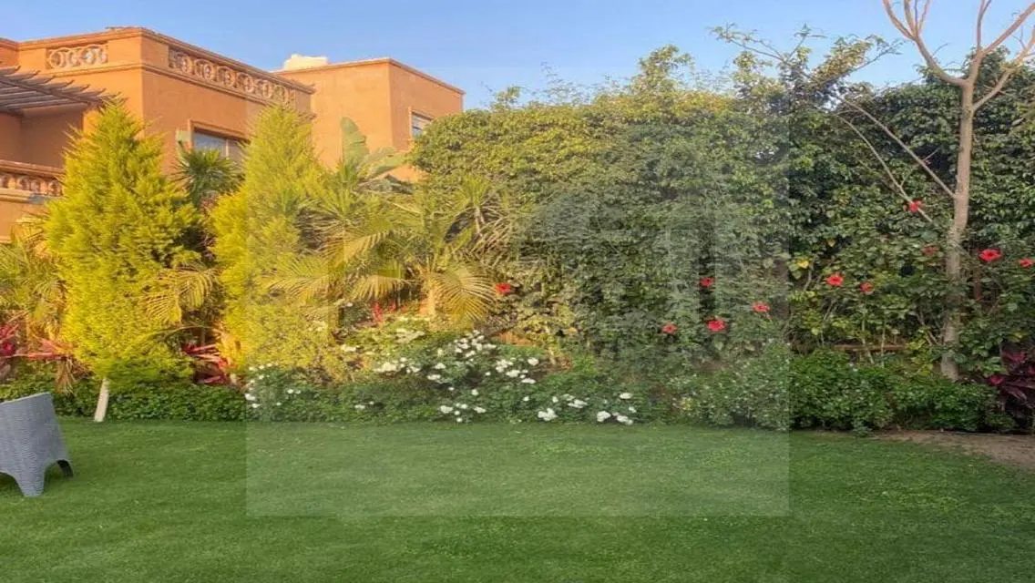 فيلا مميزة للبيع في موقع ممتاز بمساحة 355 متر