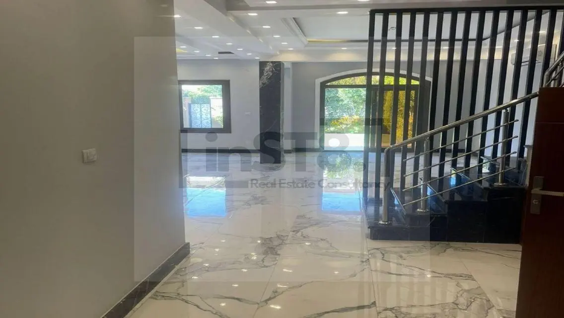 فيلا مميزة للبيع في موقع ممتاز بمساحة 355 متر